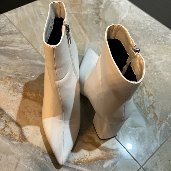 Women’s boots - Picture 2 of 2